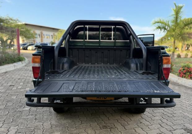 Toyota Hilux 2000 Green