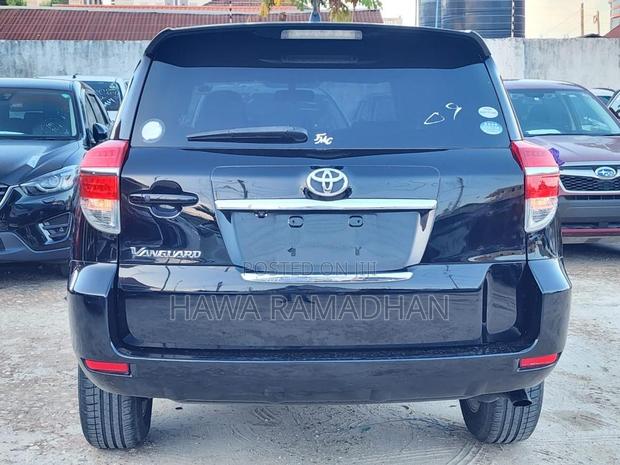 Toyota Vanguard 2012 Black