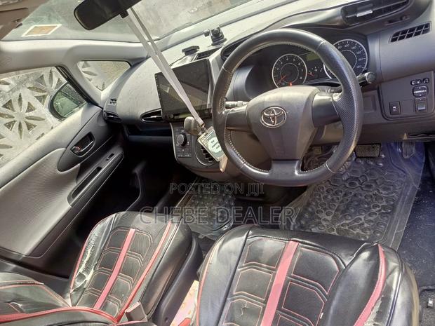 Toyota Wish 2011 Silver