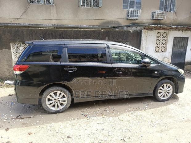 Toyota Wish 2011 Silver