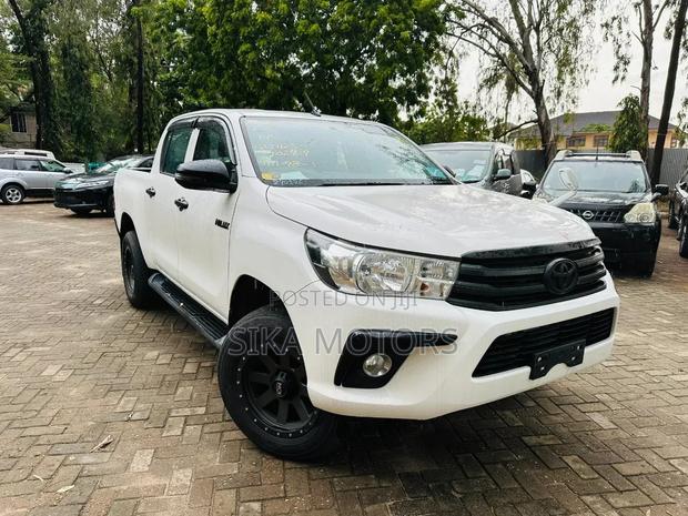 Toyota Hilux 2018 White