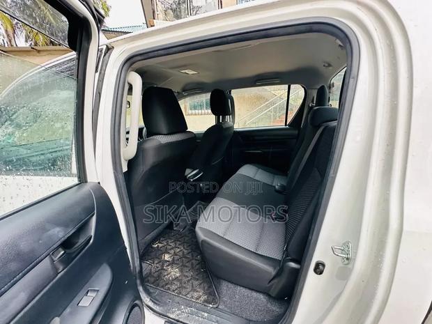 Toyota Hilux 2018 White