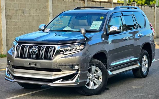 Toyota Land Cruiser Prado 2023 Gold