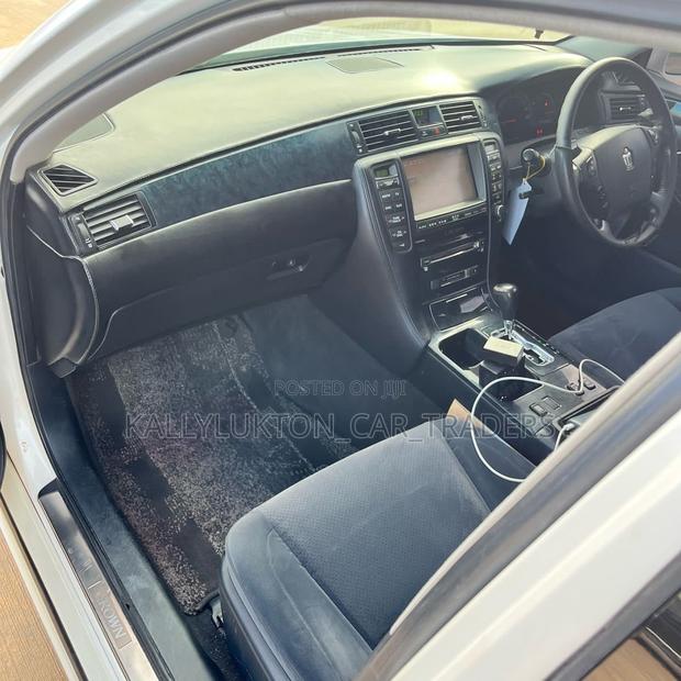 Toyota Crown 2009 White