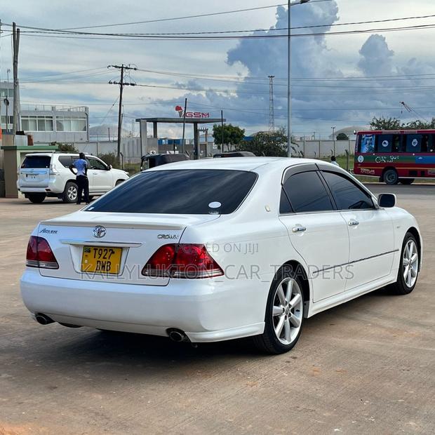 Toyota Crown 2009 White