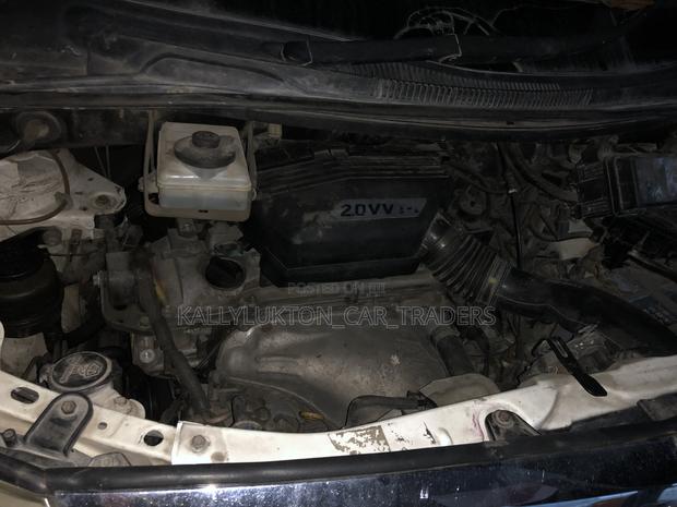 Toyota Crown 2009 White
