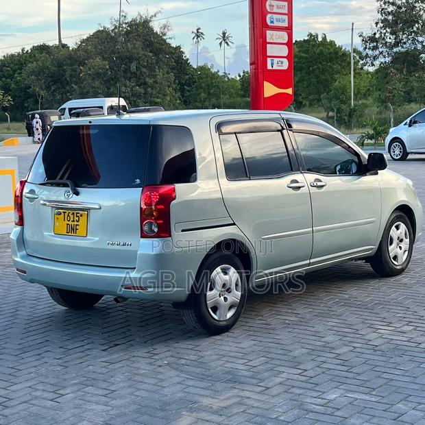 Toyota Raum 2005 Blue