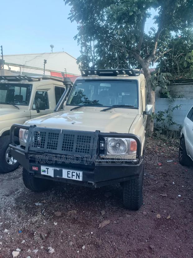 Toyota Land Cruiser 2015 Beige