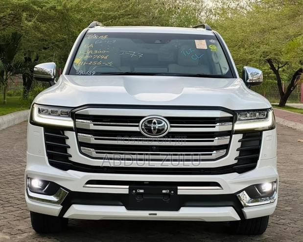 Toyota Land Cruiser 2022 White