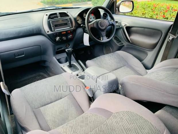Toyota RAV4 2004 White