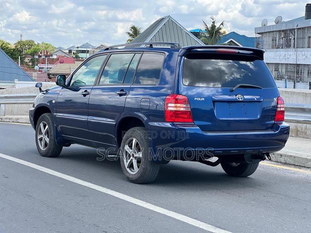Toyota Kluger 2002 Blue