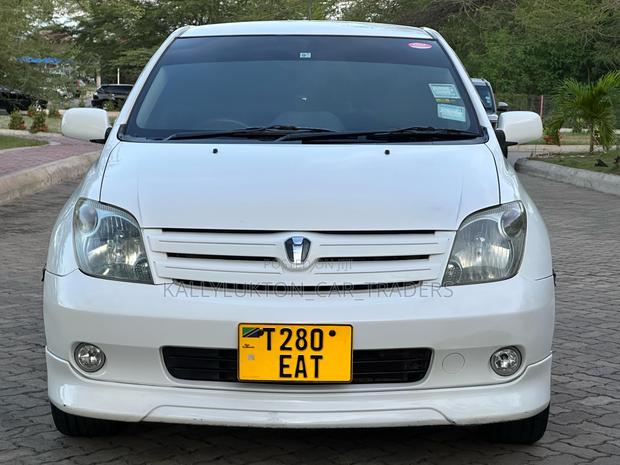 Toyota IST 2005 White