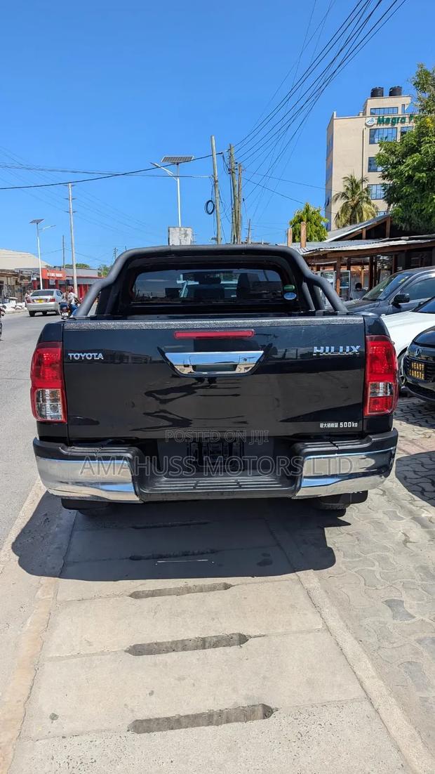 Toyota Hilux 2018 Black
