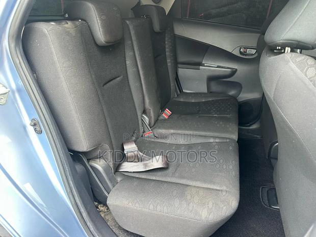 Toyota Ractis 2011 Silver