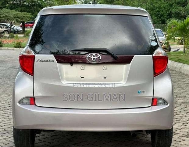 Toyota Ractis 2011 Pearl