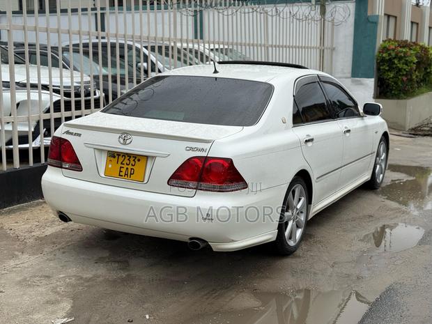 Toyota Crown 2004 White