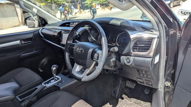 Toyota Hilux 2018 Black