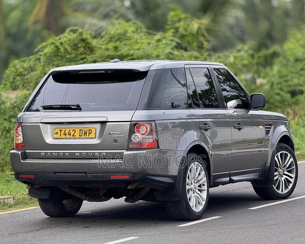 Land Rover Range Rover Sport 2010 Gray