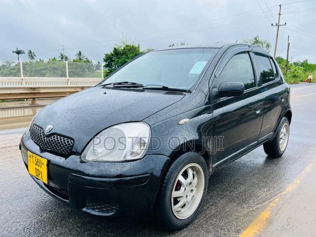 Toyota Vitz 2002 Black