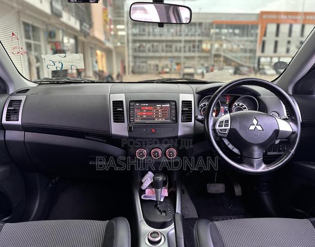 Mitsubishi Outlander 2011 Matt Black