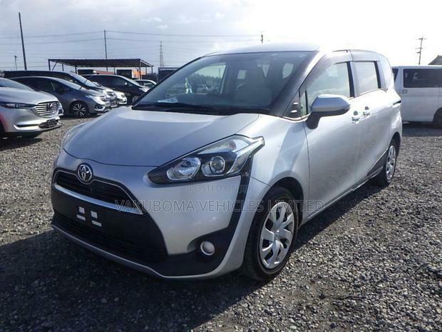 Toyota Sienta 2016 Silver