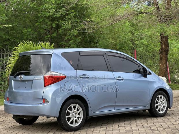 Toyota Ractis 2011 Blue