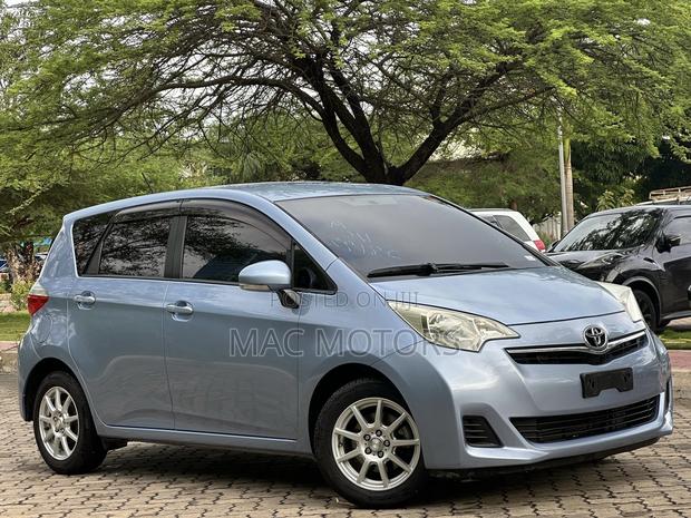 Toyota Ractis 2011 Blue