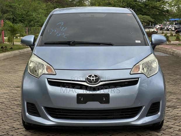 Toyota Ractis 2011 Blue