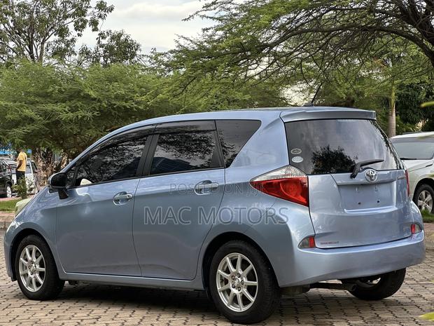 Toyota Ractis 2011 Blue