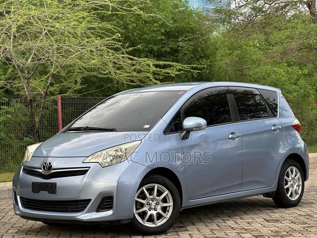 Toyota Ractis 2011 Blue
