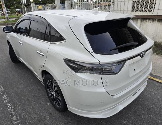 Toyota Harrier 2.0 4WD 2016 White