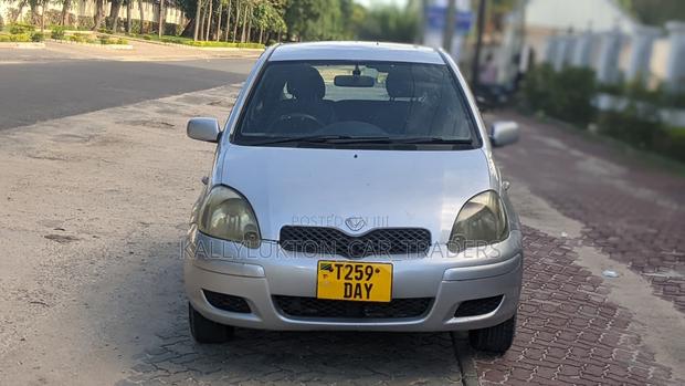 Toyota Vitz 2006 Silver