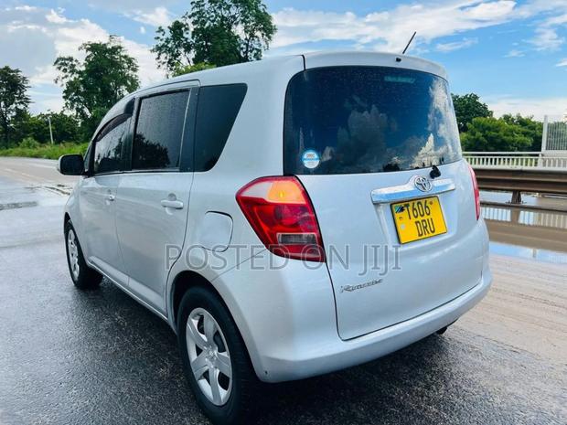 Toyota Ractis 2006 Silver