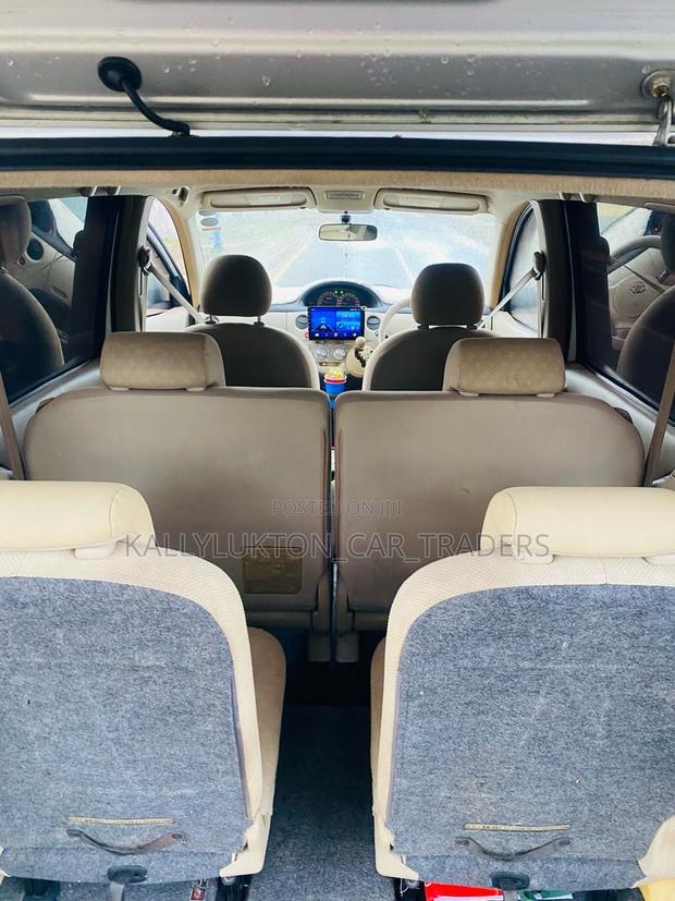 Toyota Sienta 2005 Silver