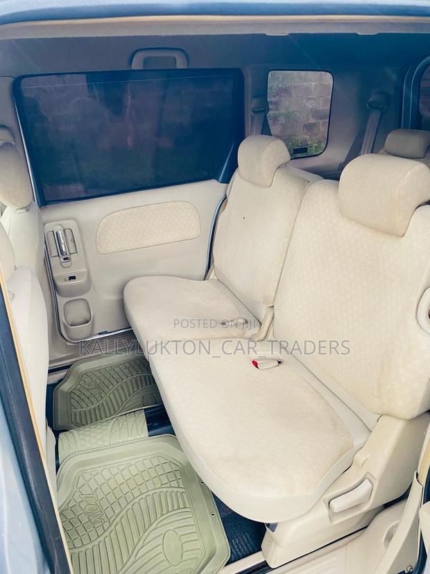 Toyota Sienta 2005 Silver