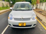 Toyota Sienta 2005 Silver for sale