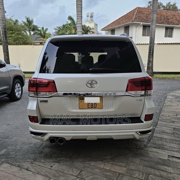 Toyota Land Cruiser 4.6 V8 ZX 2016 White