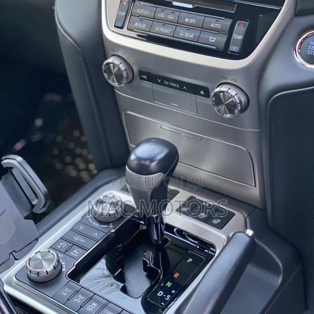 Toyota Land Cruiser 4.6 V8 ZX 2016 White