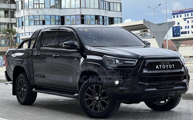 Toyota Hilux 2024 Black