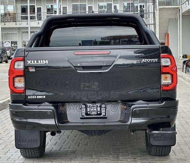 Toyota Hilux 2024 Black