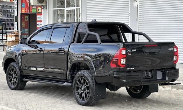 Toyota Hilux 2024 Black