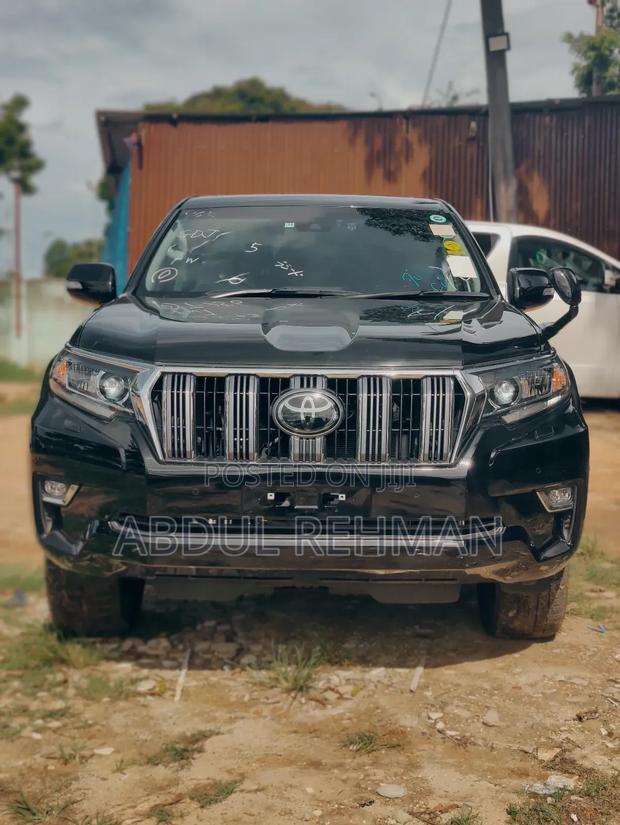 Toyota Land Cruiser Prado 2.8 2022 Black