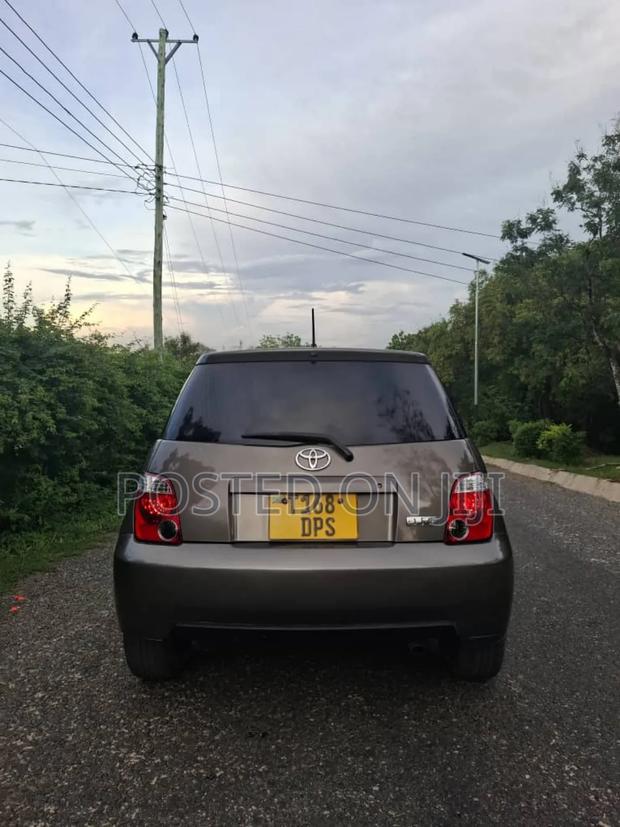 Toyota IST 2006 Gray