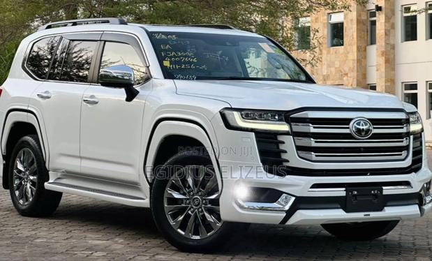 Toyota Land Cruiser 2022 White