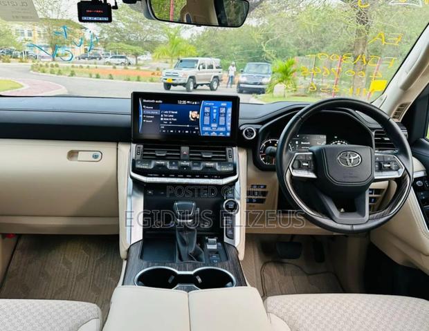 Toyota Land Cruiser 2022 White