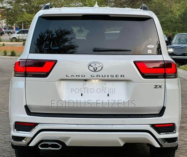 Toyota Land Cruiser 2022 White