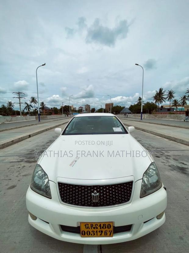 Toyota Crown 2006 White