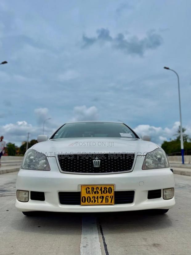 Toyota Crown 2006 White