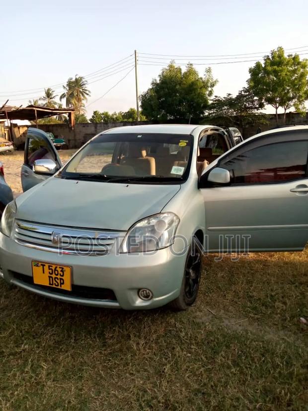 Toyota Raum 2005 Silver