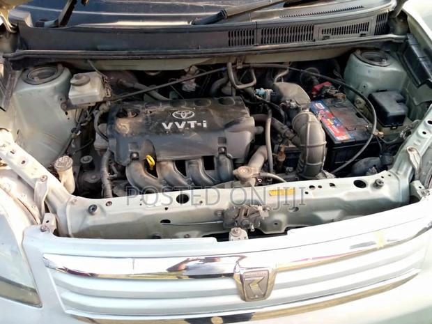 Toyota Raum 2005 Silver